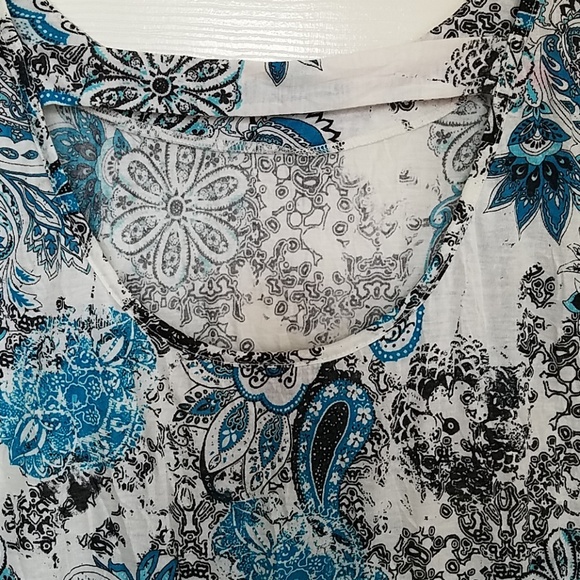 Cute paisley top - Picture 6 of 6